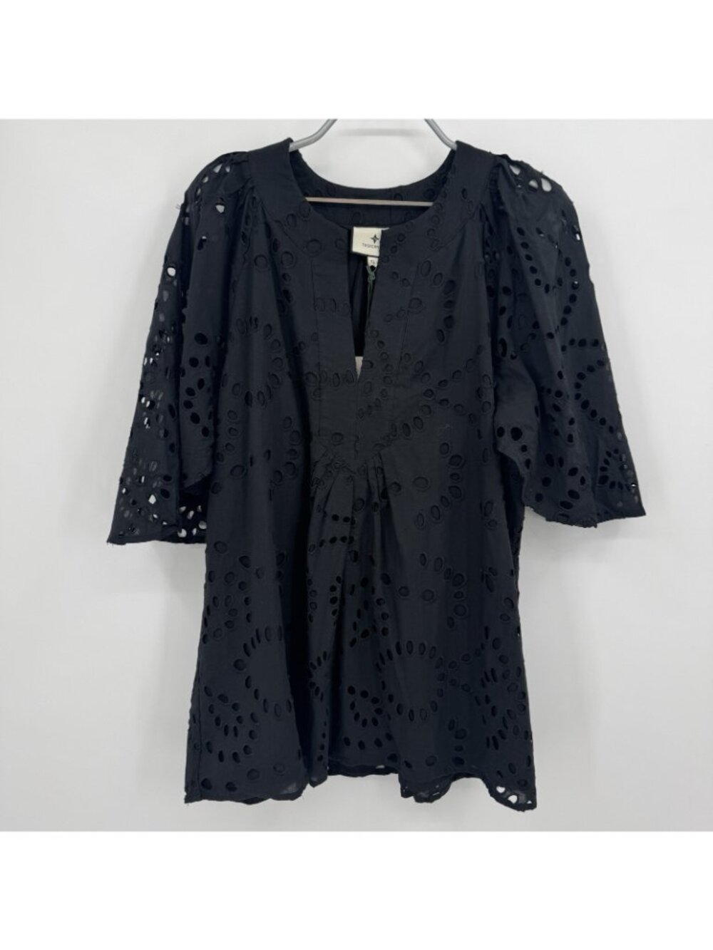 Tuckernuck Black Eyelet Lace Finley Flutter Sleeve Top size XL Blouse $148 - Picture 2 of 7